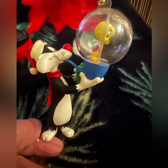 “Sylvester and Tweetie” Hallmark Keepsake Ornament Collection (5) - like new - Picture 3 of 6